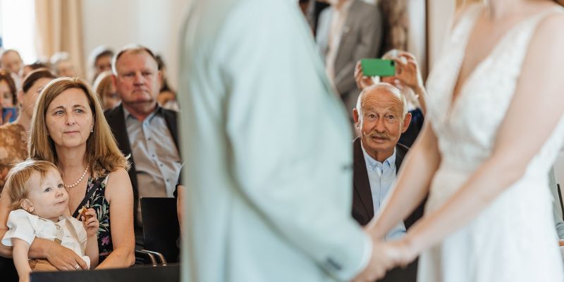 Viele Menschen im Standesamt Rüsselsheim