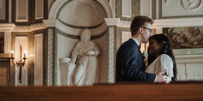 Stirnkuss im Standesamt Höchst