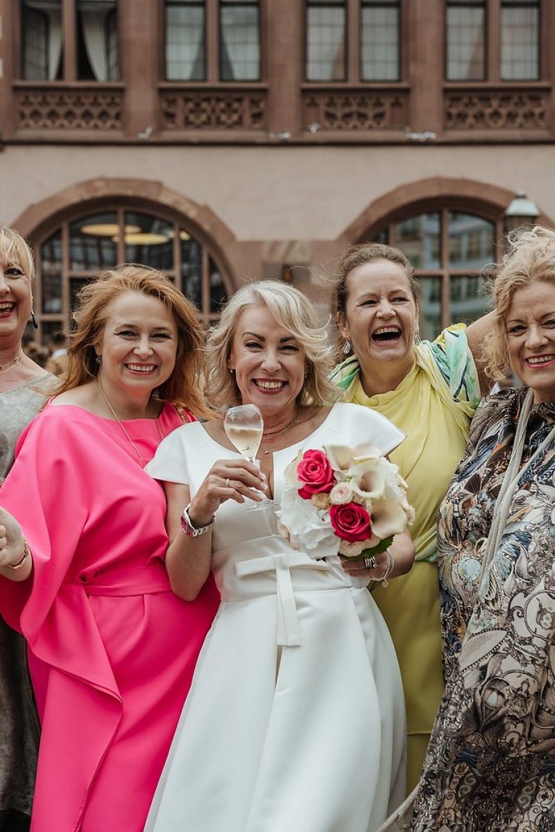 Spontane Gruppenfotos zur Hochzeit
