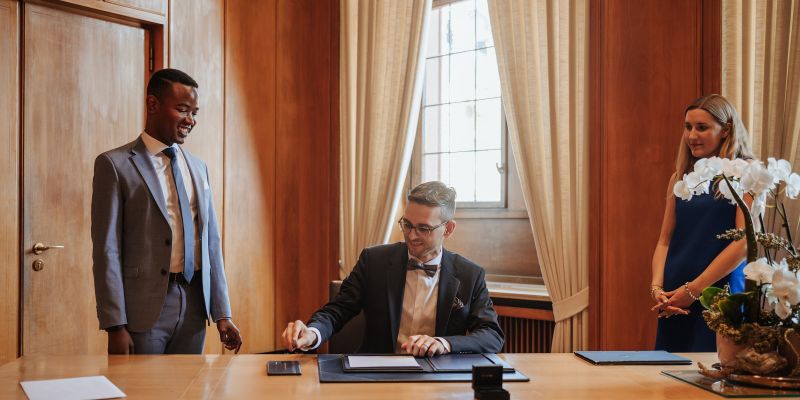 Unterschrift im Standesamt Römberberg