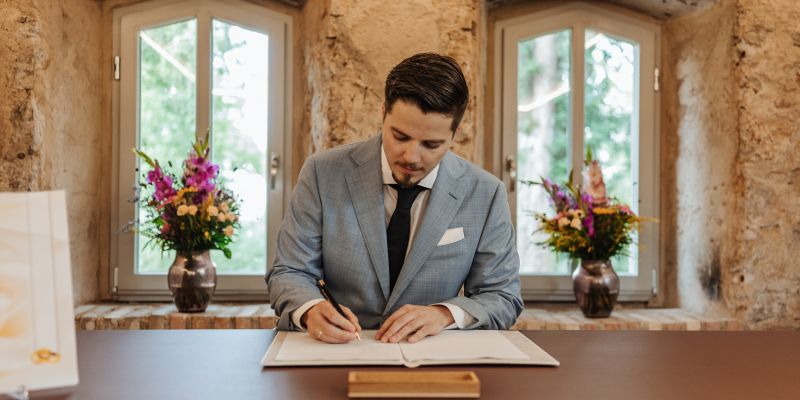 Unterschrift zur Eheschließung im Standesamt Rüsselsheim