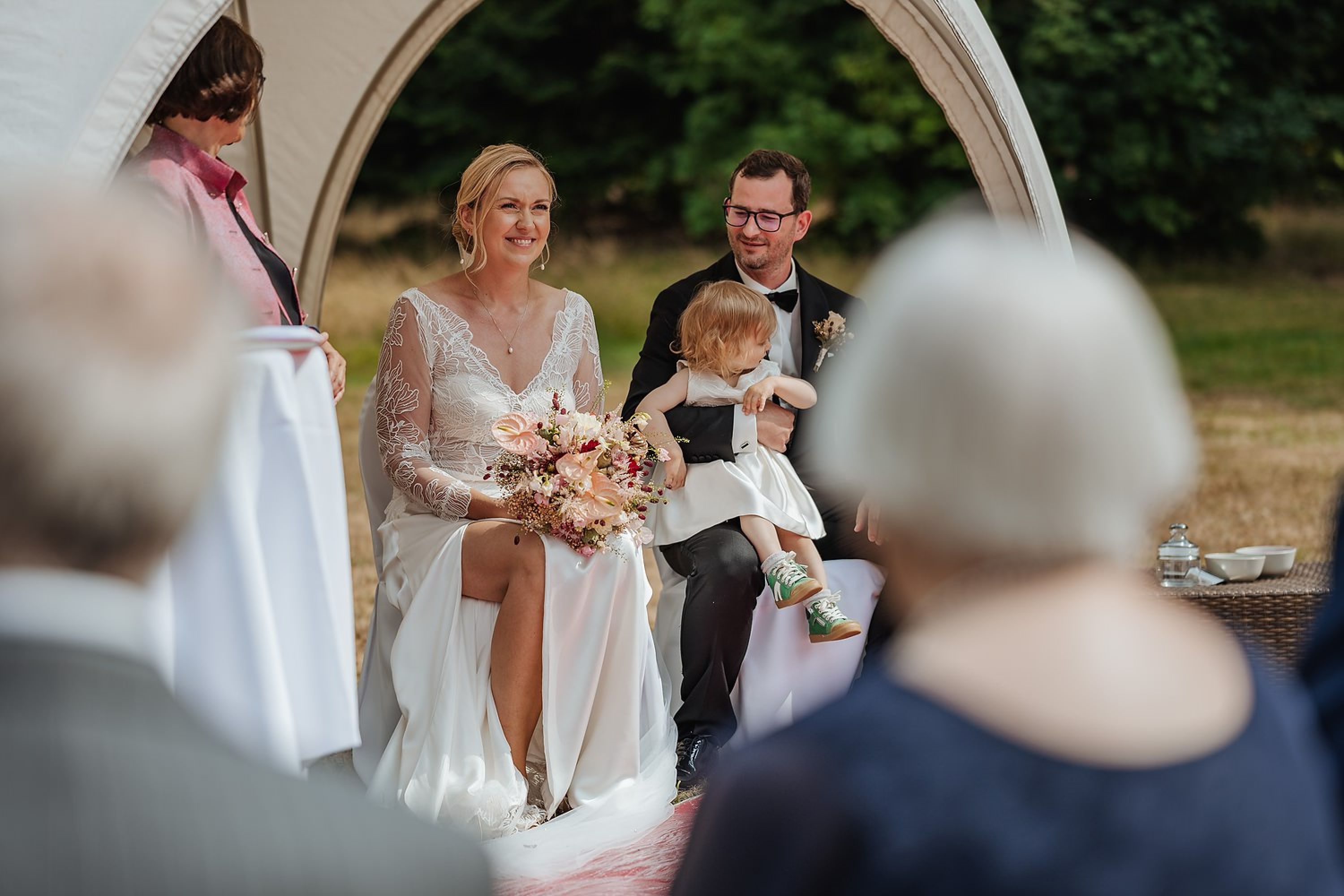 Hochzeitspaar bei einer Trauung in der Villa Rothschild